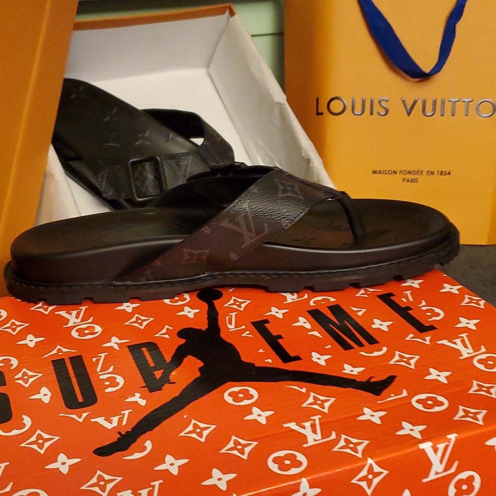 Louis Vuitton Flip Flops size Mens 12 (46) Black Monogram with Buckle - Picture 4 of 4